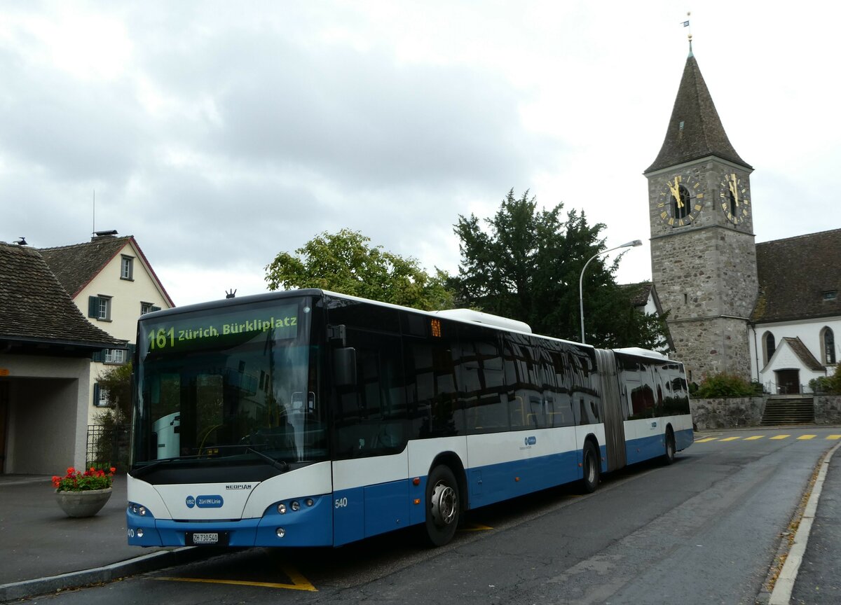 (256'256) - VBZ Z�rich - Nr. 540/ZH 730'540 - Neoplan am 21. Oktober 2023 in Kilchberg, Kirche
