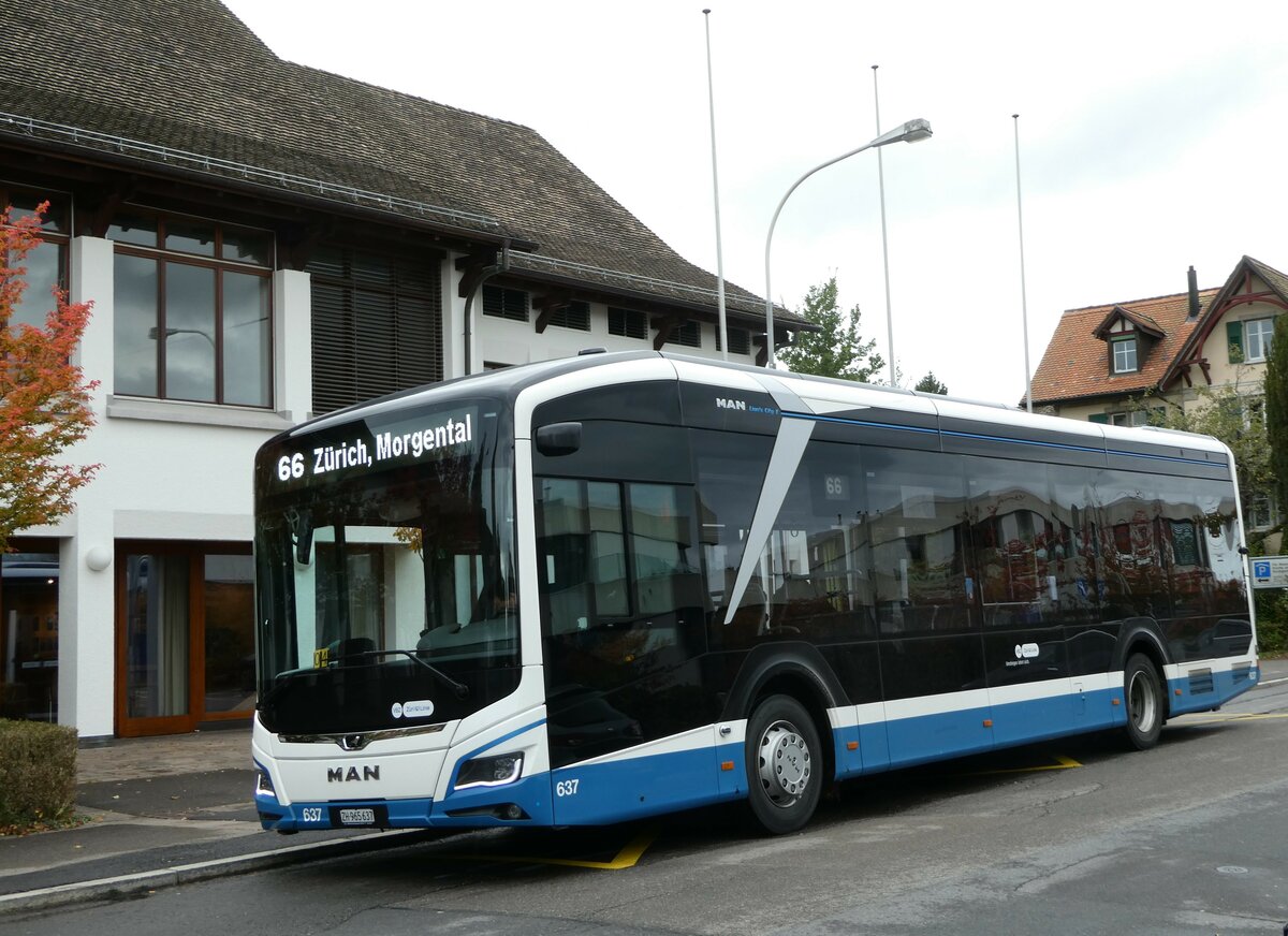 (256'263) - VBZ Z�rich - Nr. 637/ZH 965'637 - MAN am 21. Oktober 2023 in Kilchberg, Kirche
