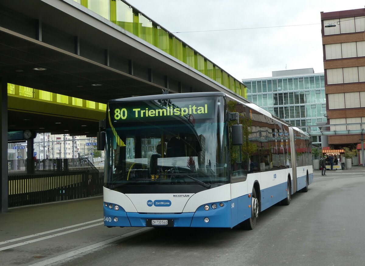 (256'296) - VBZ Z�rich - Nr. 540/ZH 730'540 - Neoplan am 21. Oktober 2023 beim Bahnhof Z�rich Oerlikon