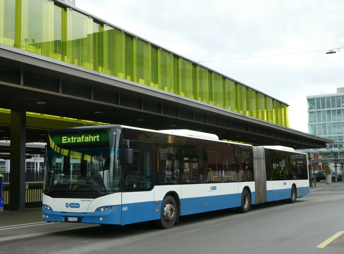 (256'300) - VBZ Z�rich - Nr. 540/ZH 730'540 - Neoplan am 21. Oktober 2023 beim Bahnhof Z�rich Oerlikon