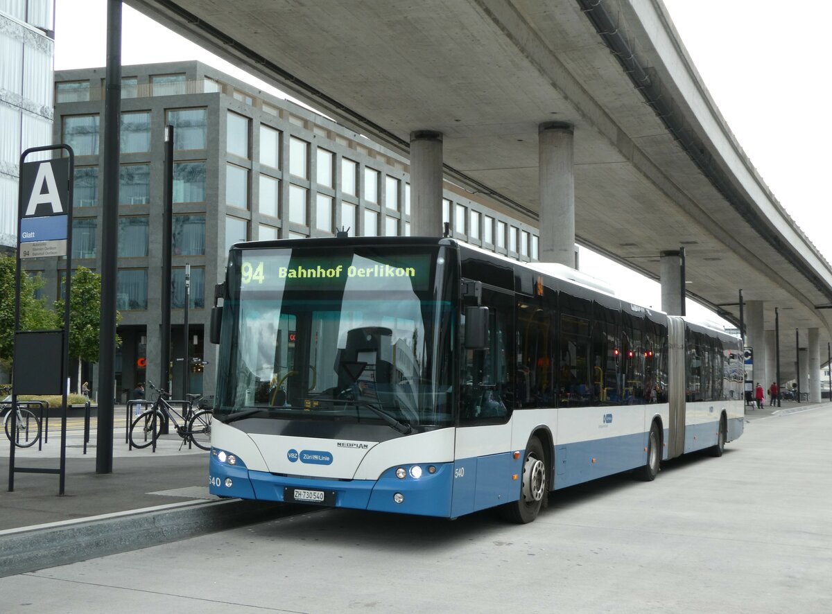 (256'303) - VBZ Z�rich - Nr. 540/ZH 730'540 - Neoplan am 21. Oktober 2023 in Wallisellen, Glatt
