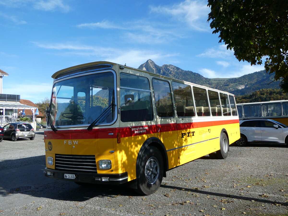 (256'507) - Lambach, Gommiswald - NW 24'301 - FBW/Eggli (ex Tanner+Lambach, Reigoldswil; ex Lambach, Rieden; ex Meier, Gr�t; ex AVG Grindelwald Nr. 13; ex P 24'182) am 28. Oktober 2023 in K�giswil, Restaurant Adler