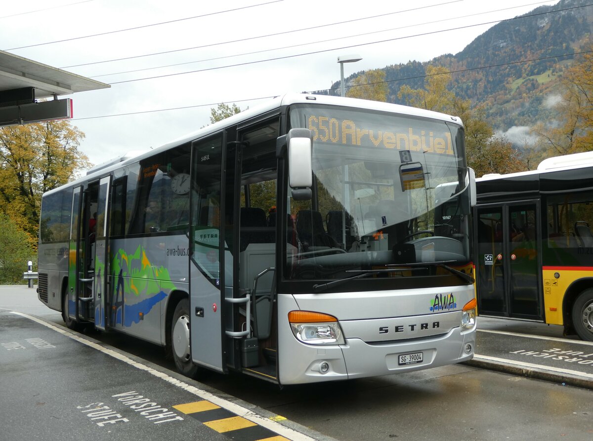 (256'563) - AWA Amden - Nr. 4/SG 39'004 - Setra am 31. Oktober 2023 beim Bahnhof Ziegelbr�cke