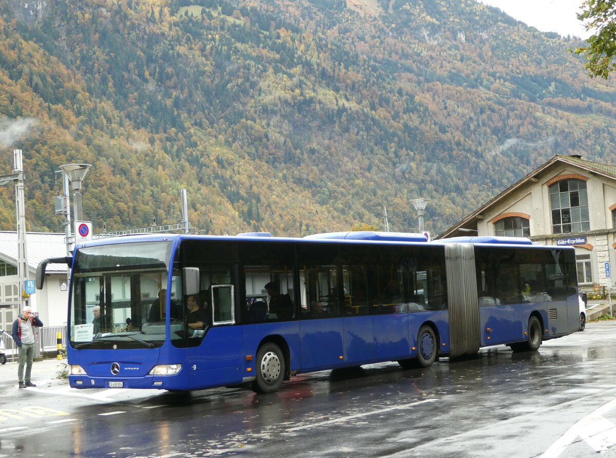 (256'580) - Domo, Glattbrugg - Nr. 9/SG 490'804 - Mercedes (ex VBZ Z�rich Nr. 189; ex VZO Gr�ningen Nr. 112) am 31. Oktober 2023 beim Bahnhof Glarus