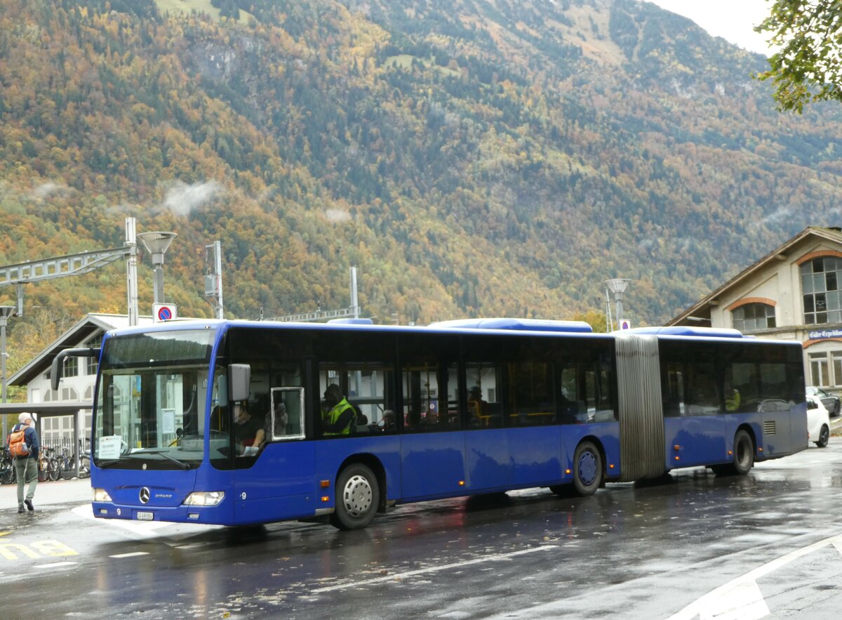 (256'581) - Domo, Glattbrugg - Nr. 9/SG 490'804 - Mercedes (ex VBZ Z�rich Nr. 189; ex VZO Gr�ningen Nr. 112) am 31. Oktober 2023 beim Bahnhof Glarus