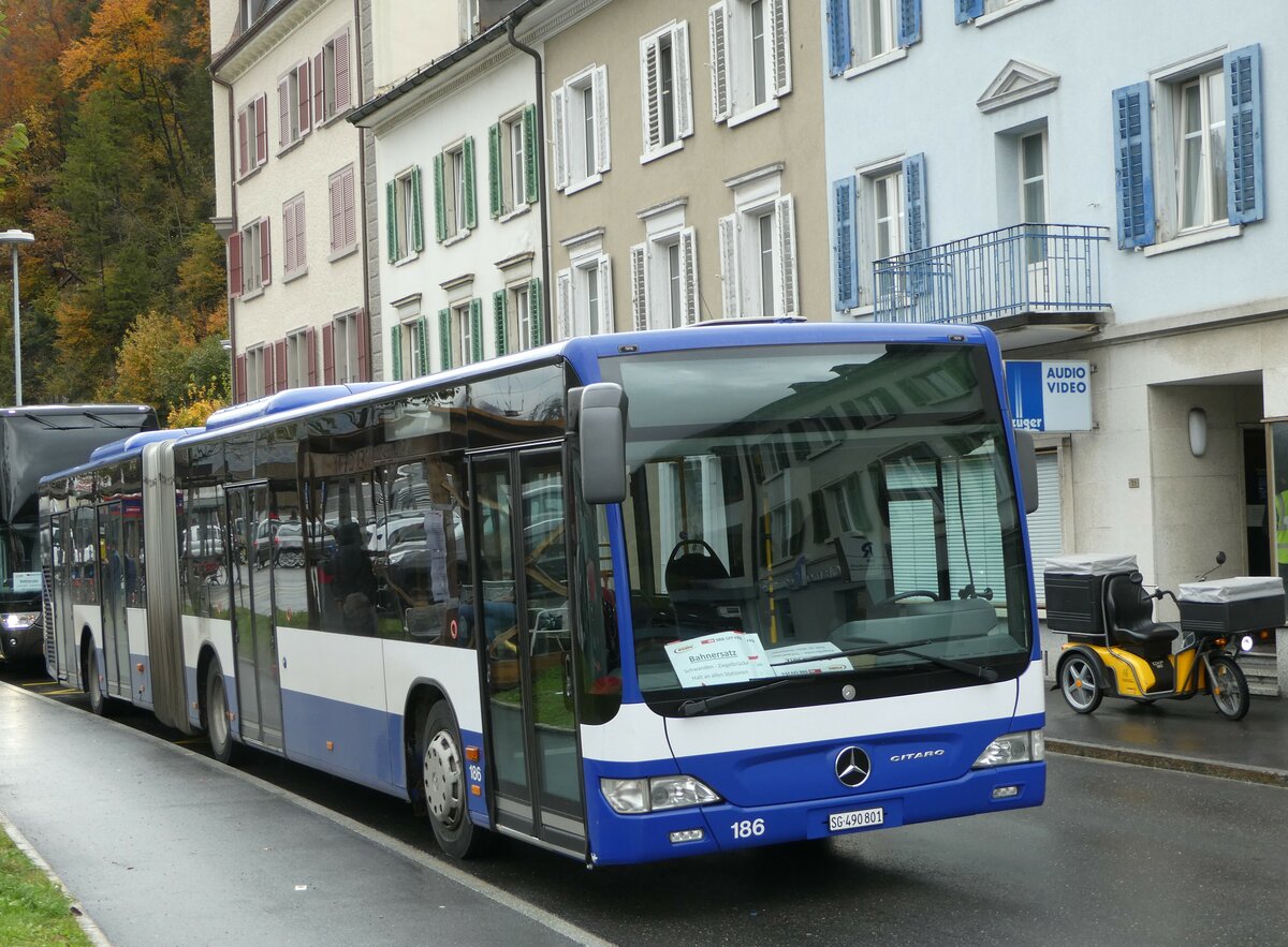 (256'599) - Domo, Glattbrugg - Nr. 6/SG 490'801 - Mercedes (ex VBZ Z�rich Nr. 186; ex VZO Gr�ningen Nr. 107) am 31. Oktober 2023 beim Bahnhof Schwanden