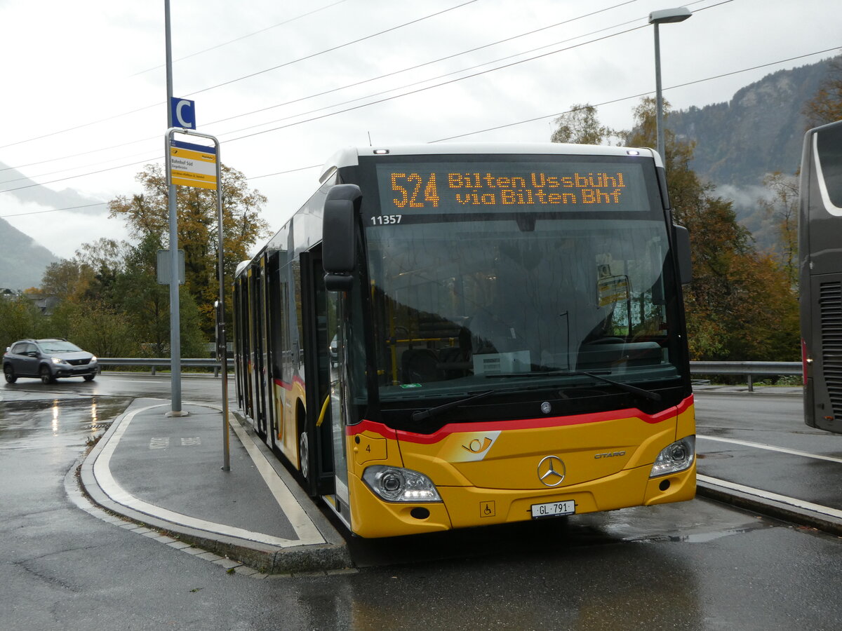 (256'613) - Niederer, Filzbach - Nr. 4/GL 791/PID 11'357 - Mercedes am 31. Oktober 2023 beim Bahnhof Ziegelbr�cke