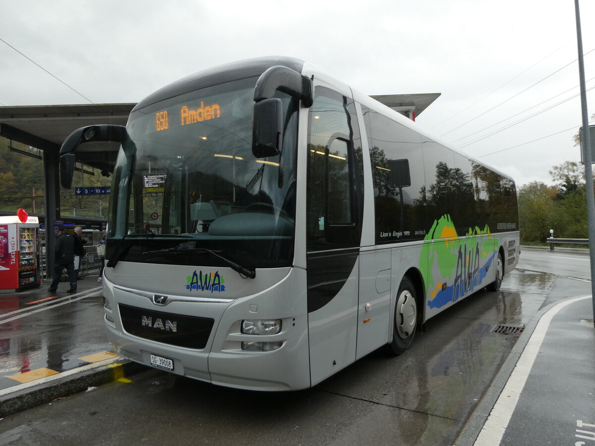 (256'623) - AWA Amden - Nr. 8/SG 39'008 - MAN am 31. Oktober 2023 beim Bahnhof Ziegelbr�cke
