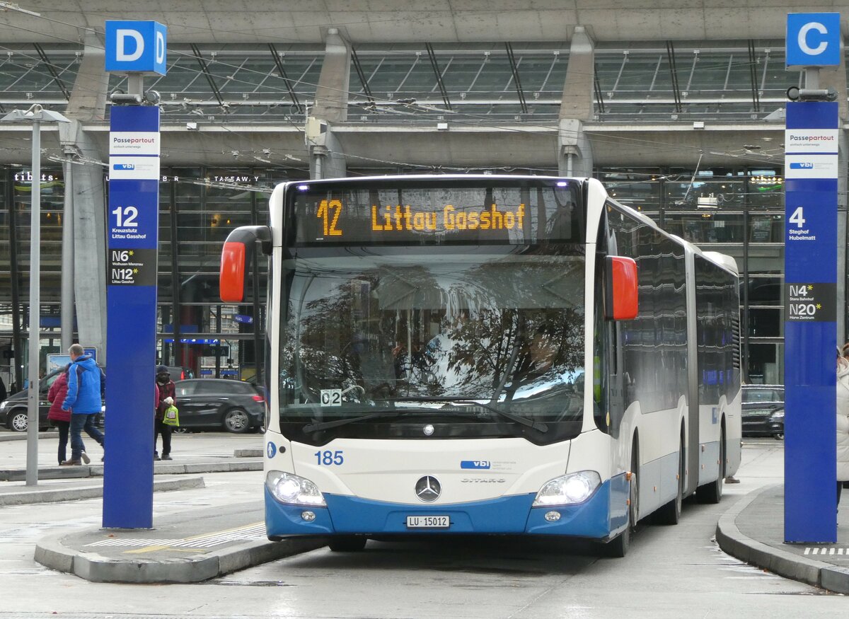 (256'858) - VBL Luzern - Nr. 185/LU 15'012 - Mercedes am 10. November 2023 beim Bahnhof Luzern