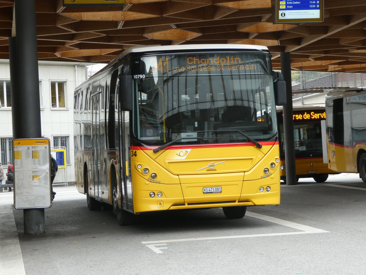 (257'027) - PostAuto Wallis - Nr. 34/VS 471'081/PID 10'790 - Volvo (ex TRD, Savi�se) am 16. November 2023 beim Bahnhof Sion