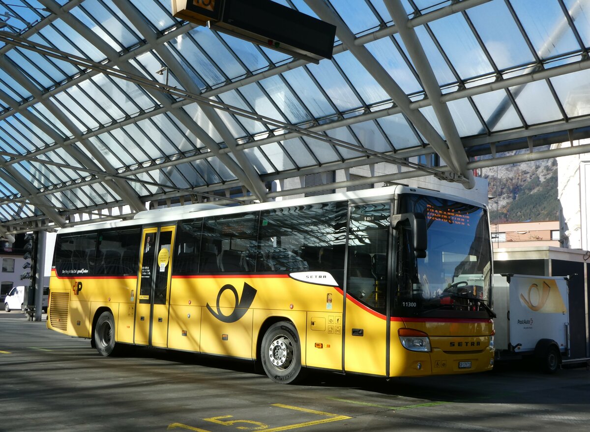 (257'197) - PostAuto Graub�nden - GR 179'710/PID 11'300 - Setra am 20. November 2023 in Chur, Postautostation