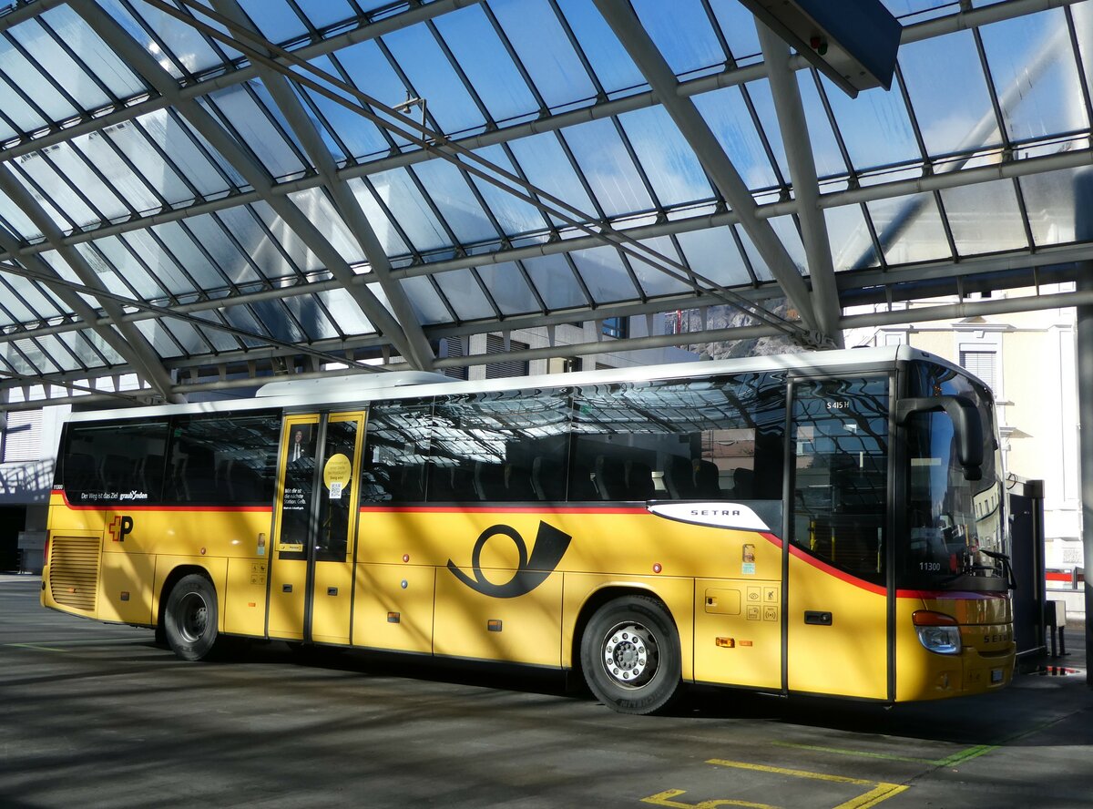 (257'198) - PostAuto Graub�nden - GR 179'710/PID 11'300 - Setra am 20. November 2023 in Chur, Postautostation