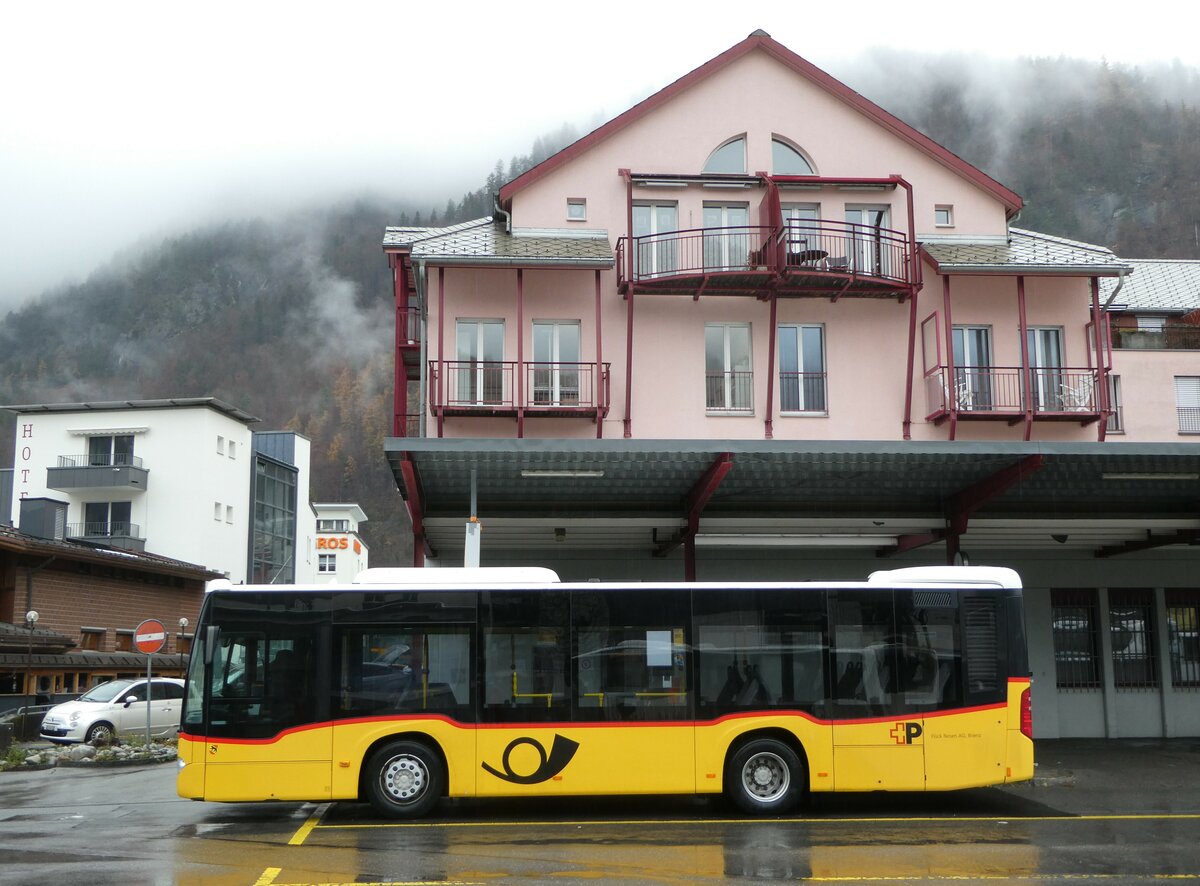 (257'335) - Fl�ck, Brienz - Nr. 21/BE 868'721/PID 11'212 - Mercedes am 1. Dezember 2023 in Meiringen, Postautostation