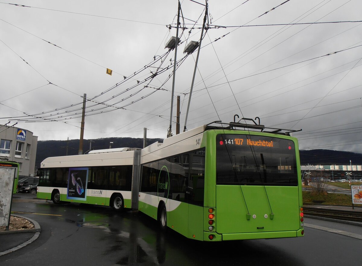 (257'553) - transN, La Chaux-de-Fonds - Nr. 141 - Hess/Hess Gelenktrolleybus (ex TN Neuch�tel Nr. 141) am 11. Dezember 2023 beim Bahnhof Marin-�pagnier