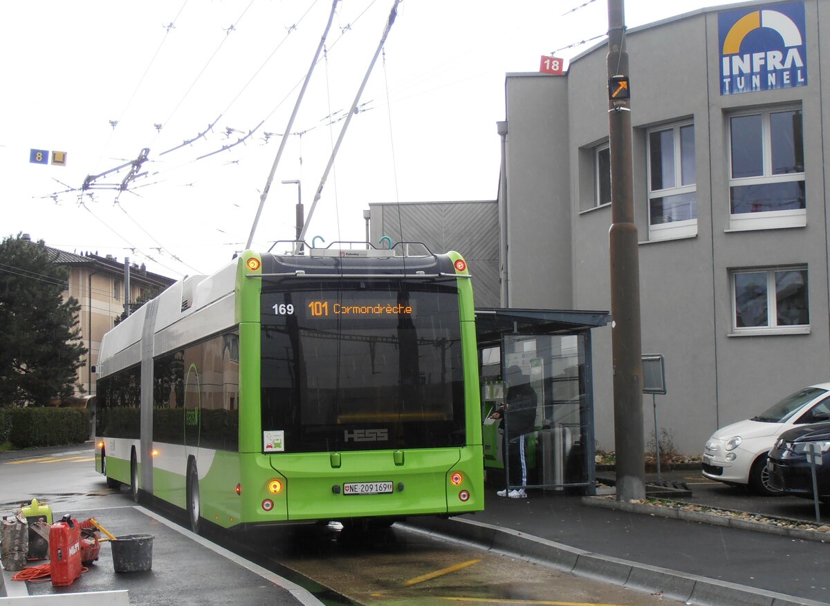 (257'577) - transN, La Chaux-de-Fonds - Nr. 169/NE 209'169 - Hess/Hess Gelenktrolleybus am 11. Dezember 2023 beim Bahnhof Marin-�pagnier