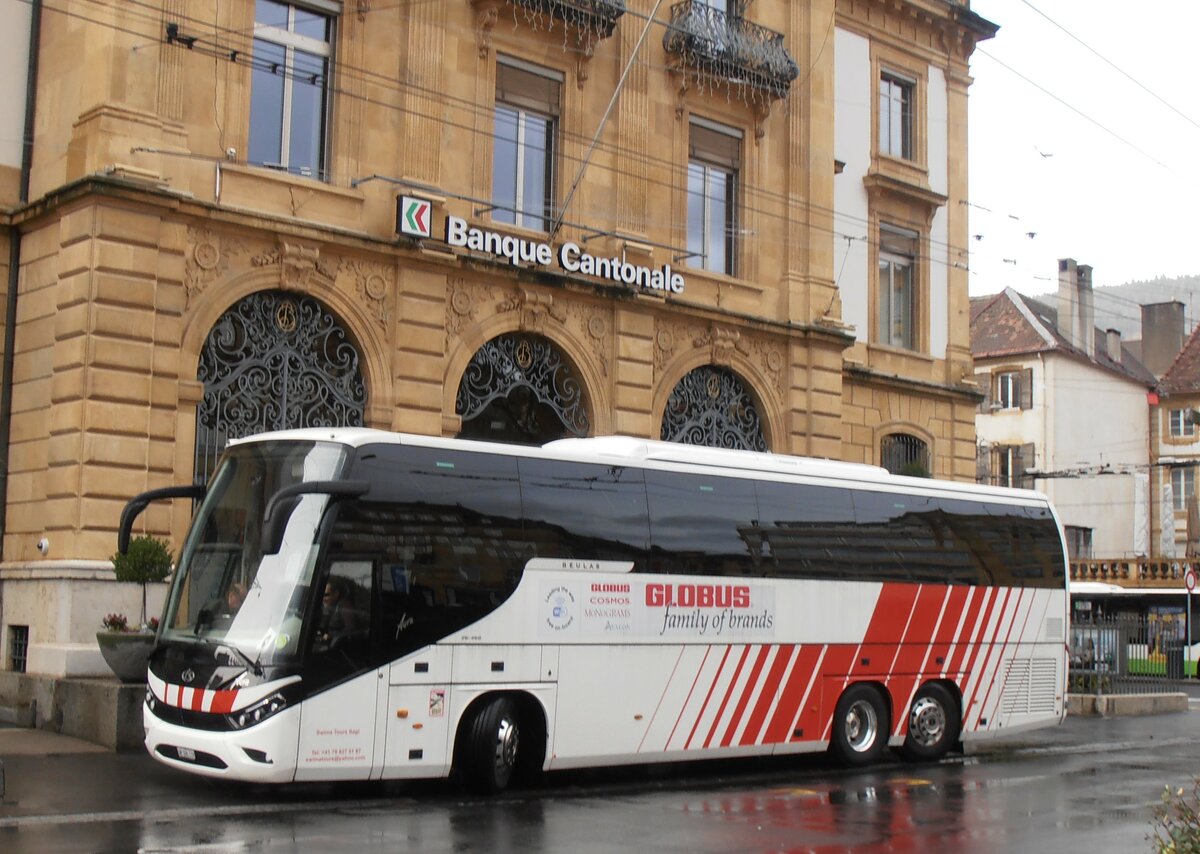 (257'581) - Swima-Tours, Lostallo - GR 104'119 - MAN/Beulas am 11. Dezember 2023 in Neuch�tel, Place Pury