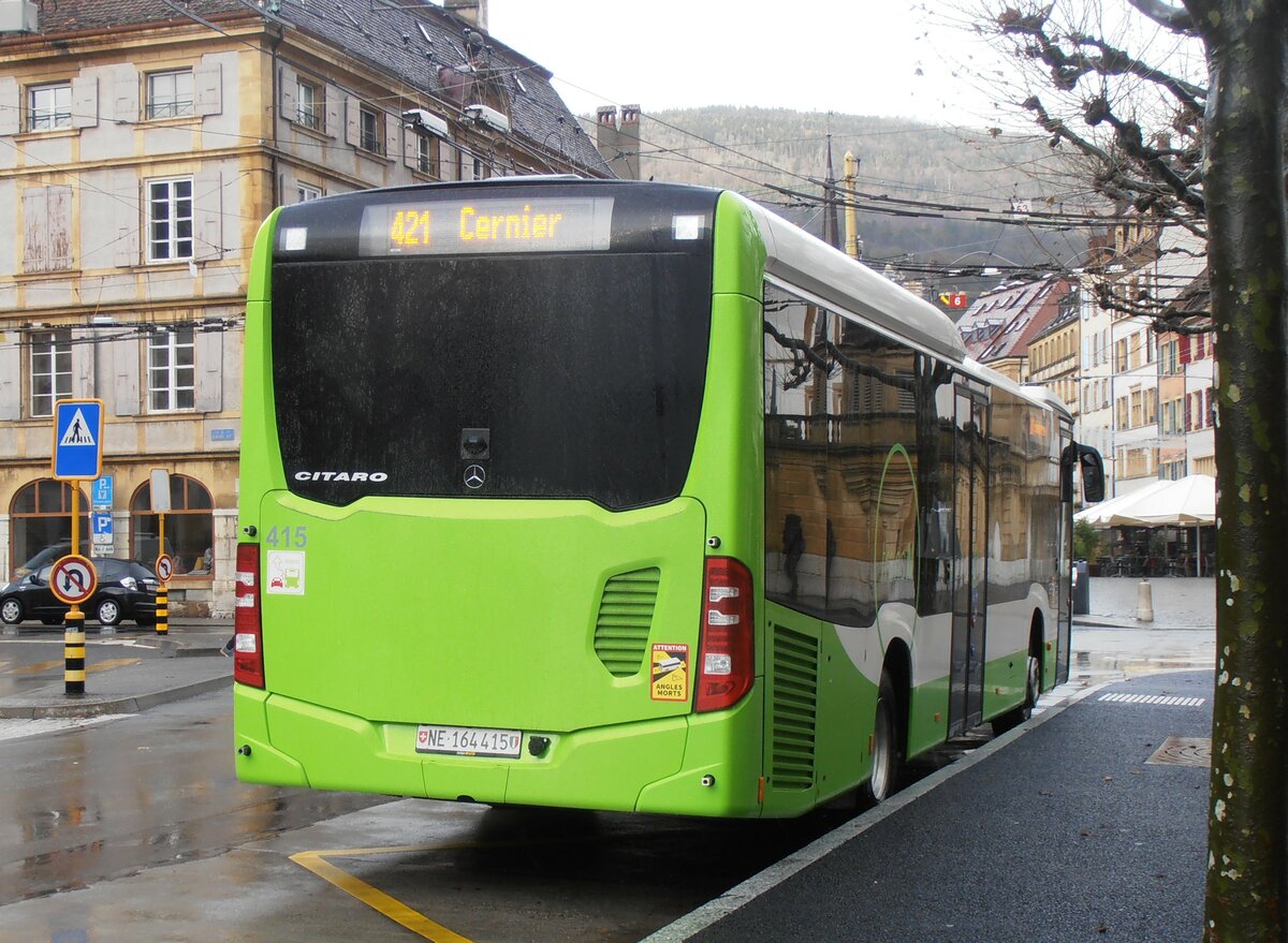 (257'590) - transN, La Chaux-de-Fonds - Nr. 415/NE 164'415 - Mercedes am 11. Dezember 2023 in Neuch�tel, Place Pury