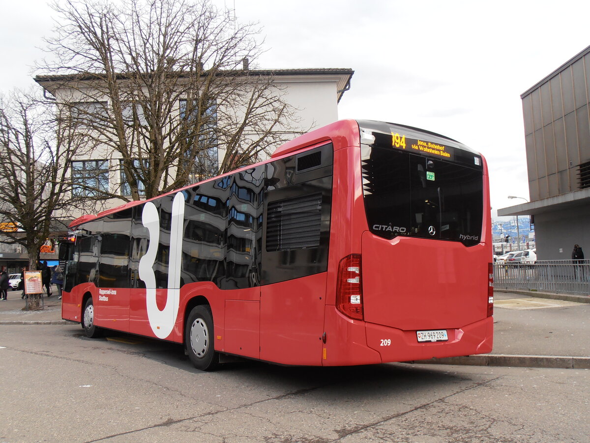 (257'821) - VZO Gr�ningen - Nr. 209/ZH 969'209 - Mercedes am 23. Dezember 2023 beim Bahnhof Rapperswil