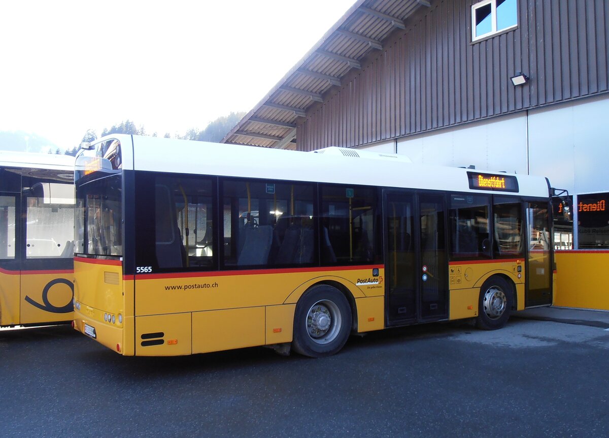 (257'932) - Mock+Weber, St. Pelagiberg - TG 203'882/PID 5565 - Solaris (PostAuto Ostschweiz; ex PostAuto Graub�nden; ex PostAuto Ostschweiz; ex Postautobetriebe Unteres Toggenburg, L�tisburg) am 25. Dezember 2023 in Gstaad, Garage K�bli