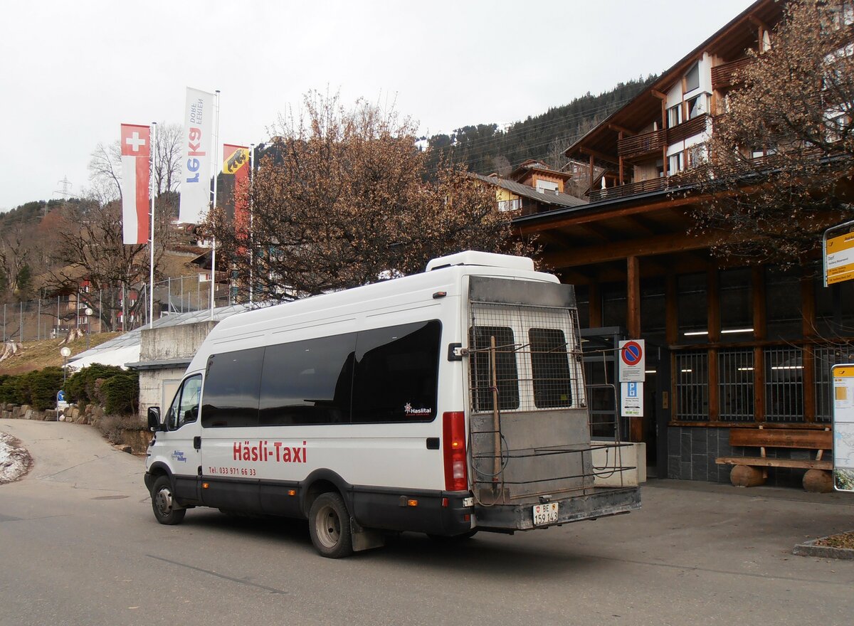(257'952) - Schaad, Wasserwendi - BE 159'143 - Irisbus am 28. Dezember 2023 in Wasserwendi-Hasliberg, Dorf