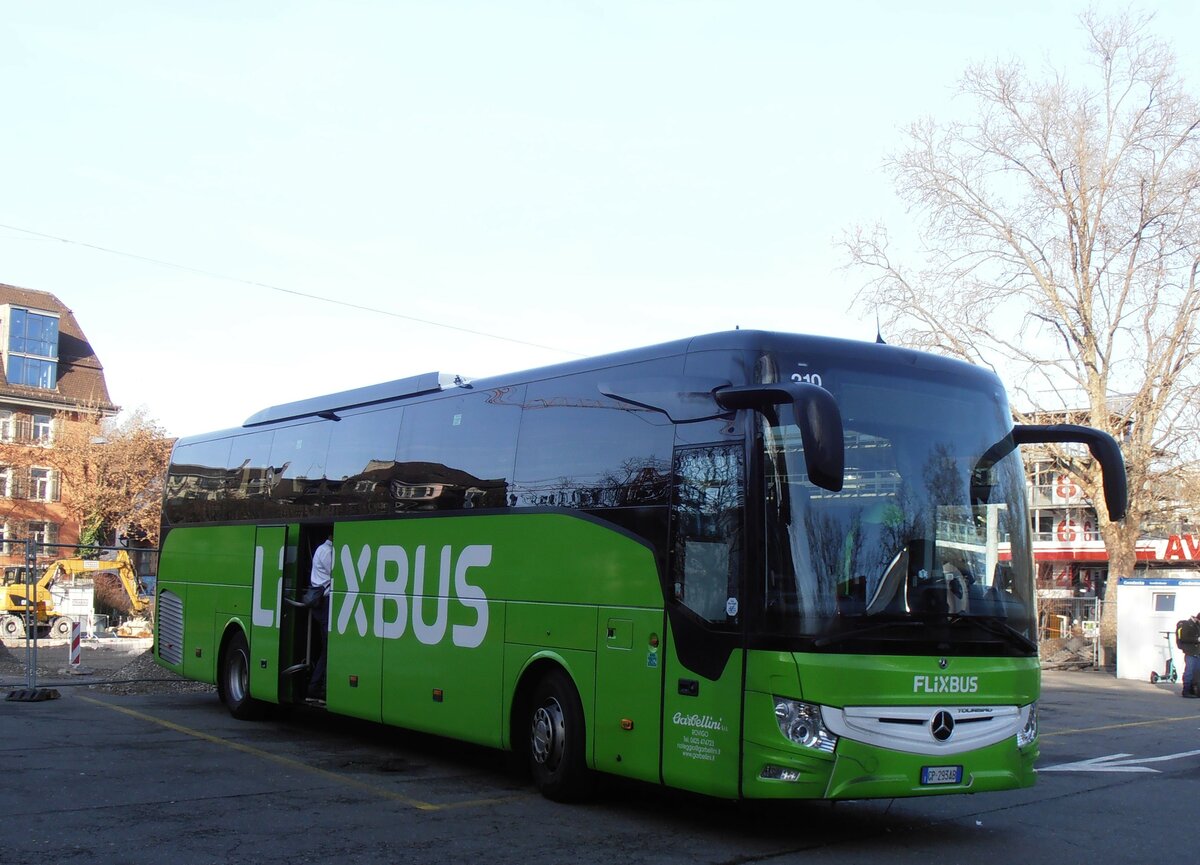 (258'026) - Aus Italien: Garbellini, Rovigo - Nr. 210/GP-293 AB - Mercedes am 23. Dezember 2023 in Z�rich, Sihlquai