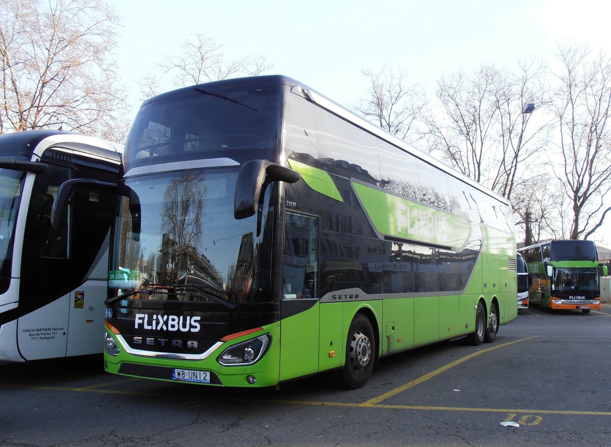 (258'030) - Aus Polen: ??? - W8 UNI 2 - Setra am 30. Dezember 2023 in Z�rich, Sihlquai