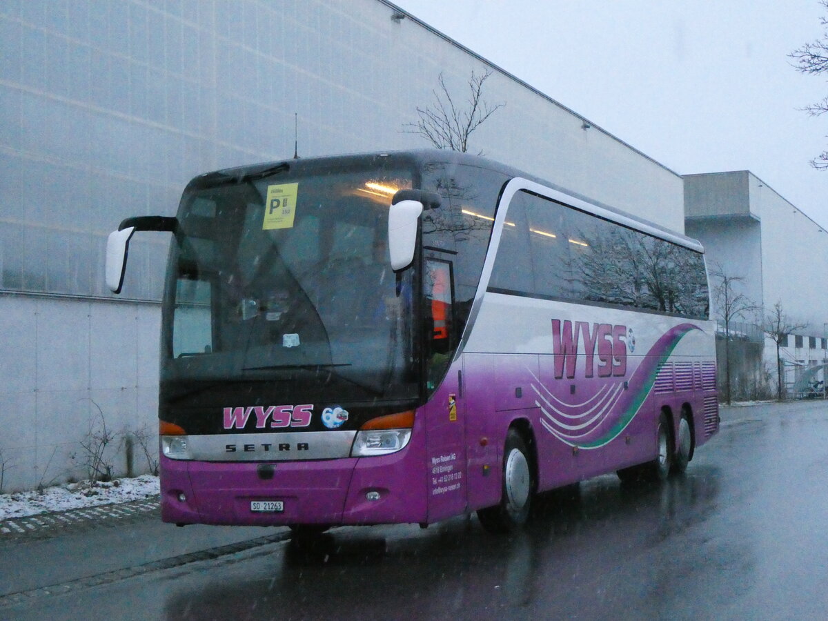 (258'160) - Wyss, Boningen - Nr. 50/SO 21'263 - Setra am 6. Januar 2024 beim Bahnhof Frutigen