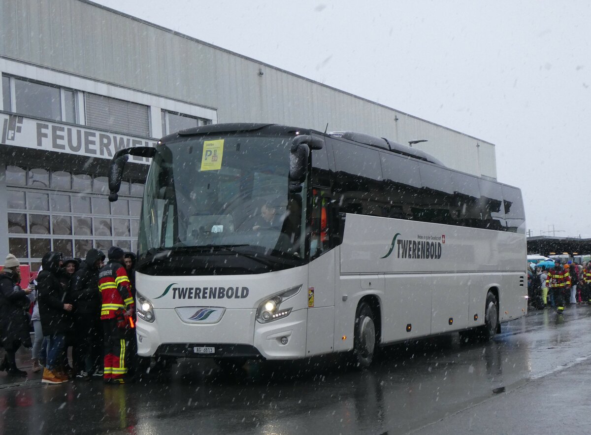 (258'211) - Twerenbold, Baden - Nr. 35/AG 8813 - VDL am 6. Januar 2024 beim Bahnhof Frutigen