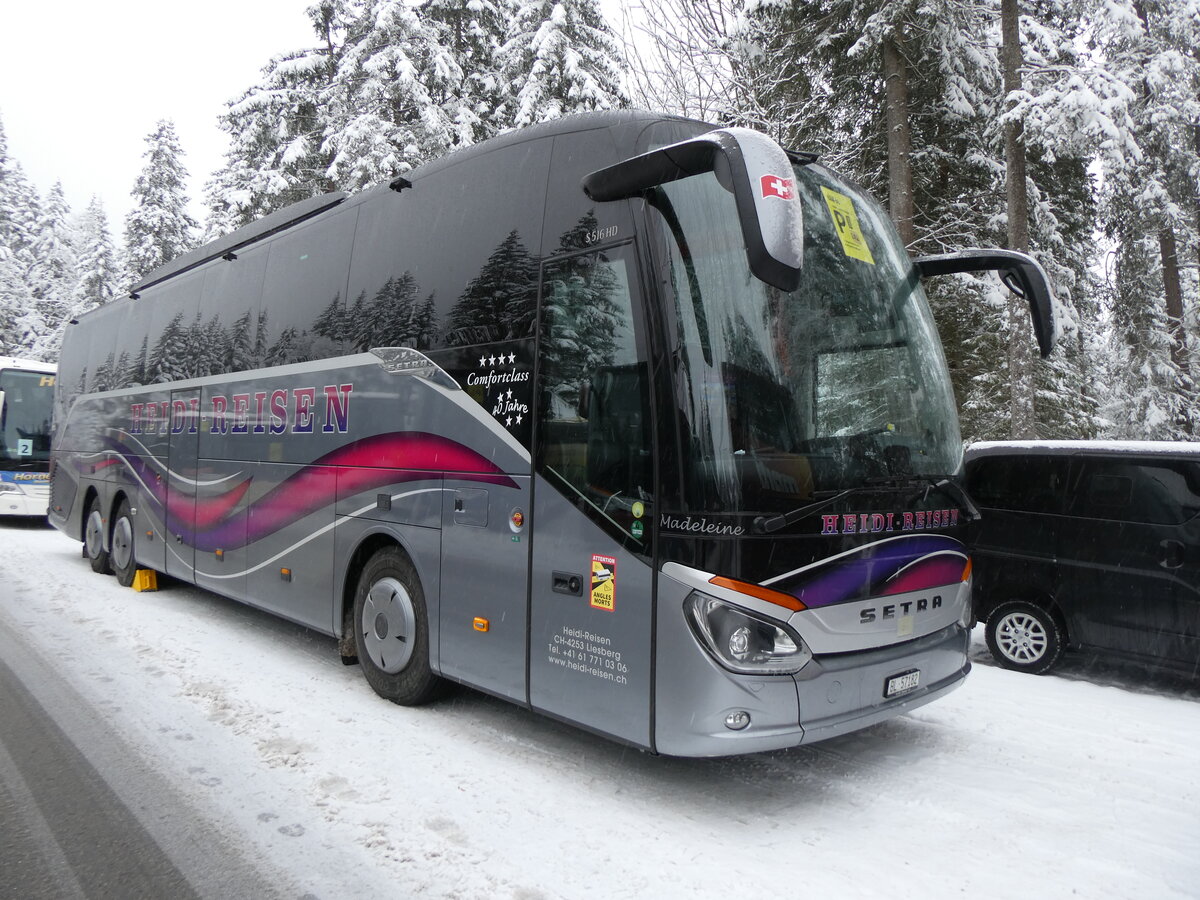 (258'268) - Heidi, Liesberg - BL 57'182 - Setra am 6. Januar 2024 in Adelboden, Unter dem Birg