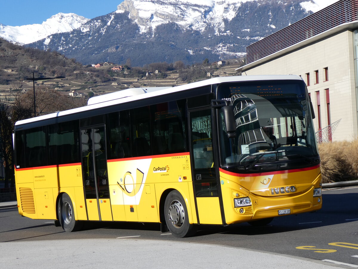(258'594) - Ev�quoz, Erde - VS 138'188/PID 10'815 - Iveco am 11. Januar 2024 beim Bahnhof Sion