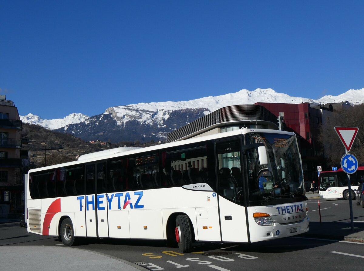 (258'602) - Theytaz, Sion - VS 11'006 - Setra am 11. Januar 2024 beim Bahnhof Sion