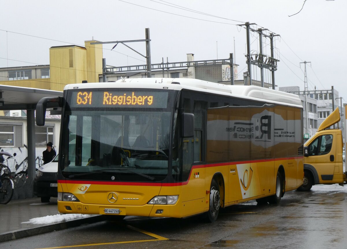 (258'854) - Engeloch, Riggisberg - Nr. 9/BE 447'240/PID 5578 - Mercedes am 22. Januar 2024 beim Bahnhof K�niz