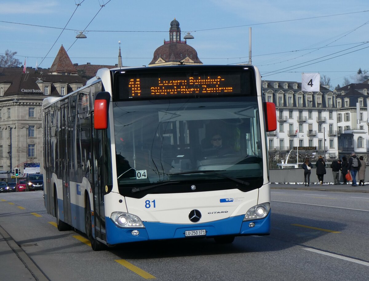 (259'152) - VBL Luzern - Nr. 81/LU 250'371 - Mercedes am 6. Februar 2024 in Luzern, Bahnhofbr�cke