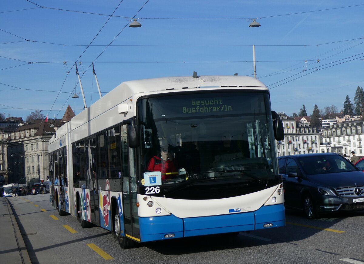 (259'181) - VBL Luzern - Nr. 226 - Hess/Hess Gelenktrolleybus am 6. Februar 2024 in Luzern, Bahnhofbr�cke