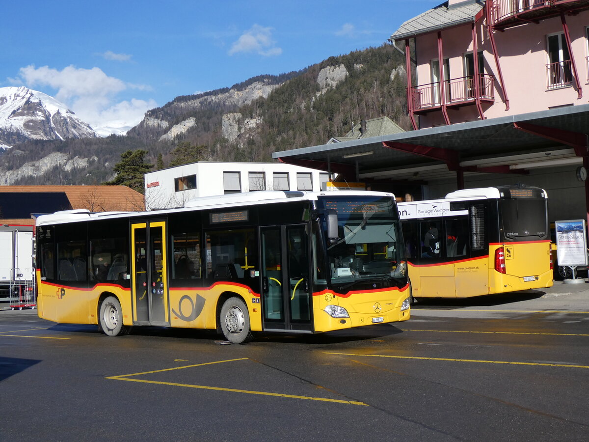 (259'278) - Fl�ck, Brienz - Nr. 21/BE 868'721/PID 11'212 - Mercedes am 13. Februar 2024 in Meiringen, Postautostation