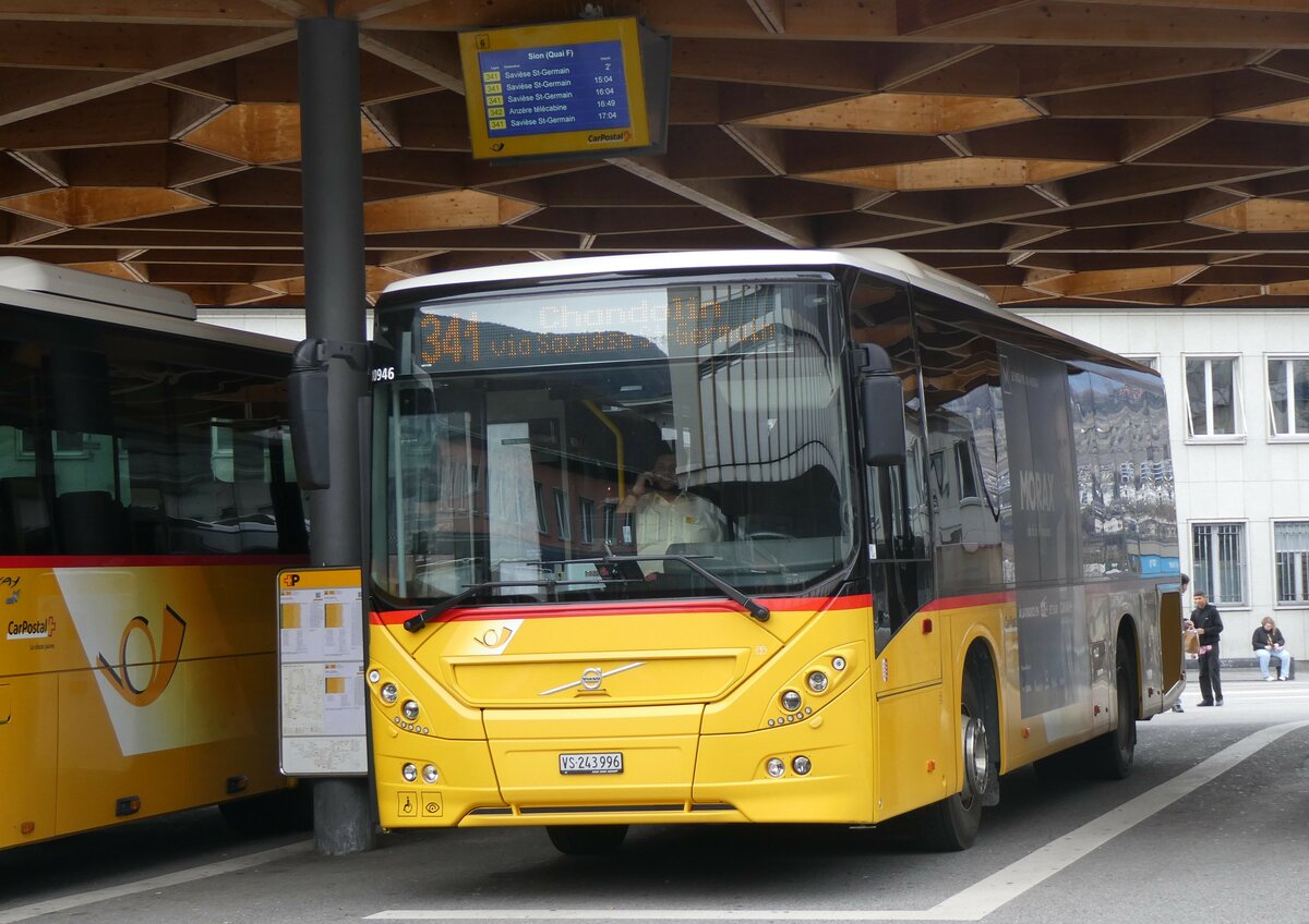 (259'381) - PostAuto Wallis - Nr. 20/VS 243'996/PID 10'946 - Volvo am 16. Februar 2024 beim Bahnhof Sion