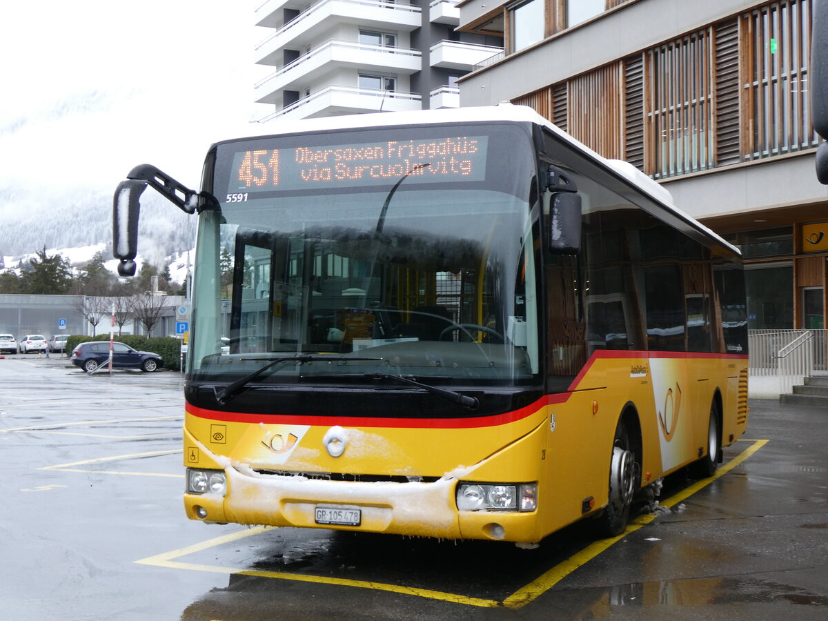 (259'551) - PostAuto Graub�nden - Nr. 28/GR 105'478/PID 5591 - Irisbus (ex Nr. 22; ex Fontana, Ilanz Nr. 22) am 23. Februar 2024 beim Bahnhof Ilanz