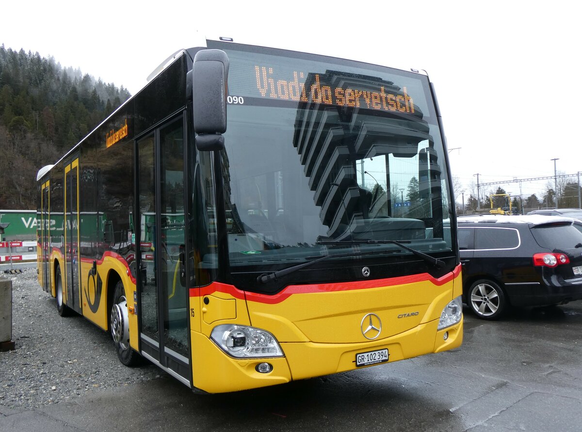 (259'554) - PostAuto Graub�nden - Nr. 15/GR 102'394/PID 12'090 - Mercedes am 23. Februar 2024 beim Bahnhof Ilanz