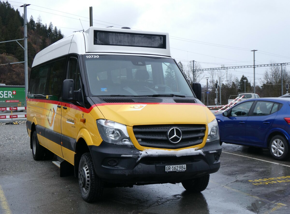 (259'558) - PostAuto Graub�nden - Nr. 32/GR 162'984/PID 10'730 - Mercedes (ex Nr. 2; ex Nr. 11) am 23. Februar 2024 beim Bahnhof Ilanz