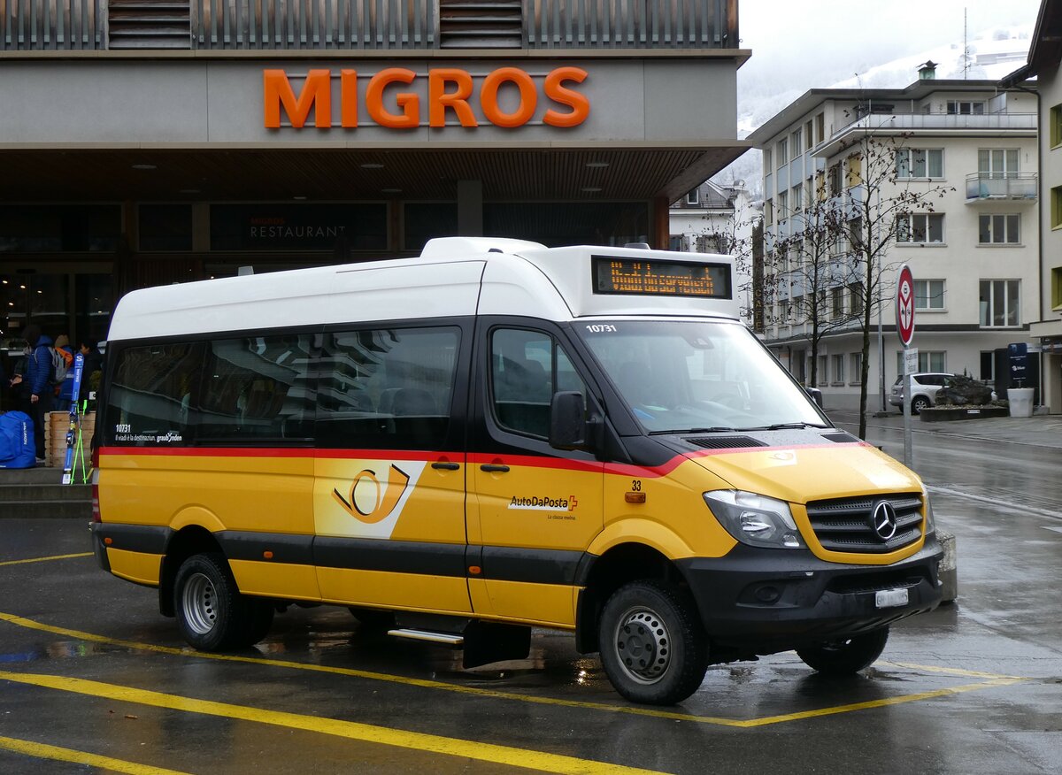 (259'559) - PostAuto Graub�nden - Nr. 33/GR 162'985/PID 10'731 - Mercedes (ex Nr. 3; ex Nr. 12) am 23. Februar 2024 beim Bahnhof Ilanz