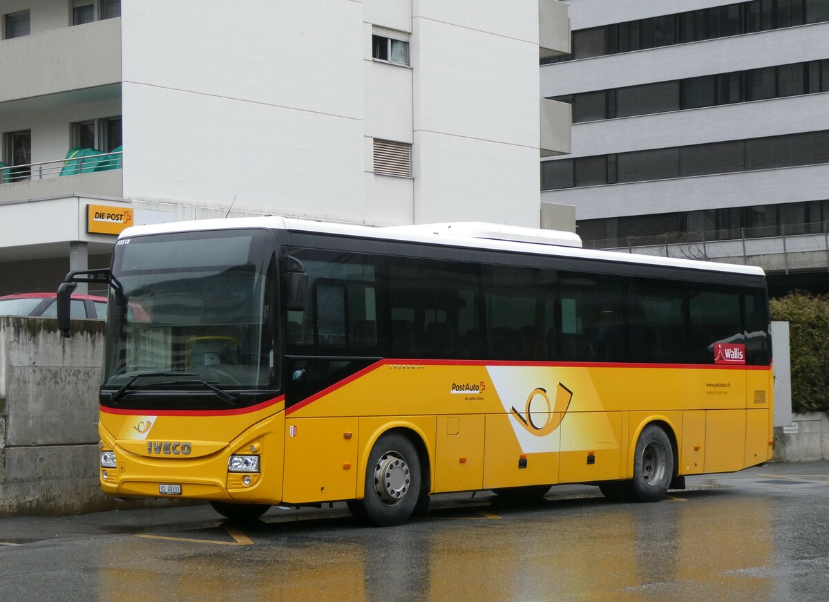 (259'682) - Autotour, Visp - VS 48'333/PID 10'518 - Iveco (ex 455'577) am 27. Februar 2024 beim Bahnhof Visp