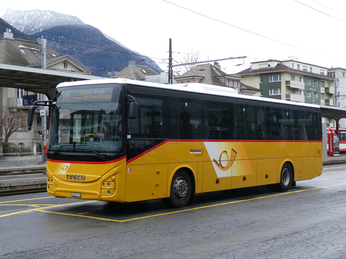 (259'771) - PostAuto Wallis - VS 552'119/PID 11'908 - Iveco am 27. Februar 2024 beim Bahnhof Brig