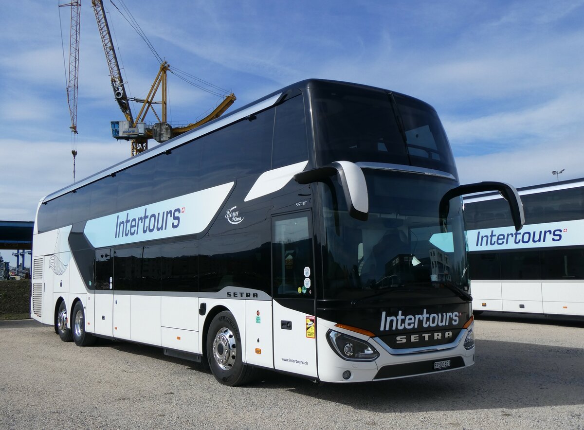 (259'863) - Intertours, Domdidier - FR 300'651 - Setra am 2. M�rz 2024 in Domdidier, Garage