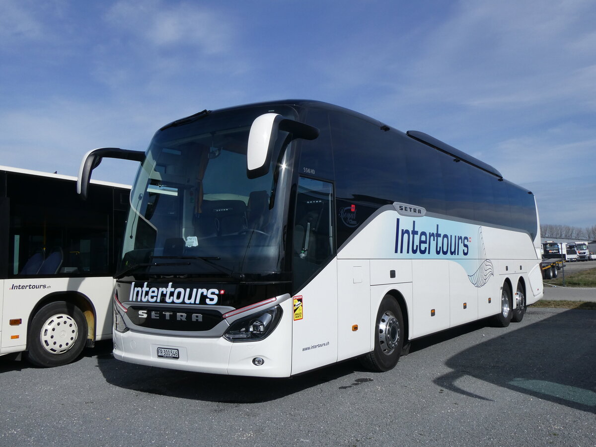 (259'881) - Intertours, Domdidier - FR 300'546 - Setra am 2. M�rz 2024 in Domdidier, Garage