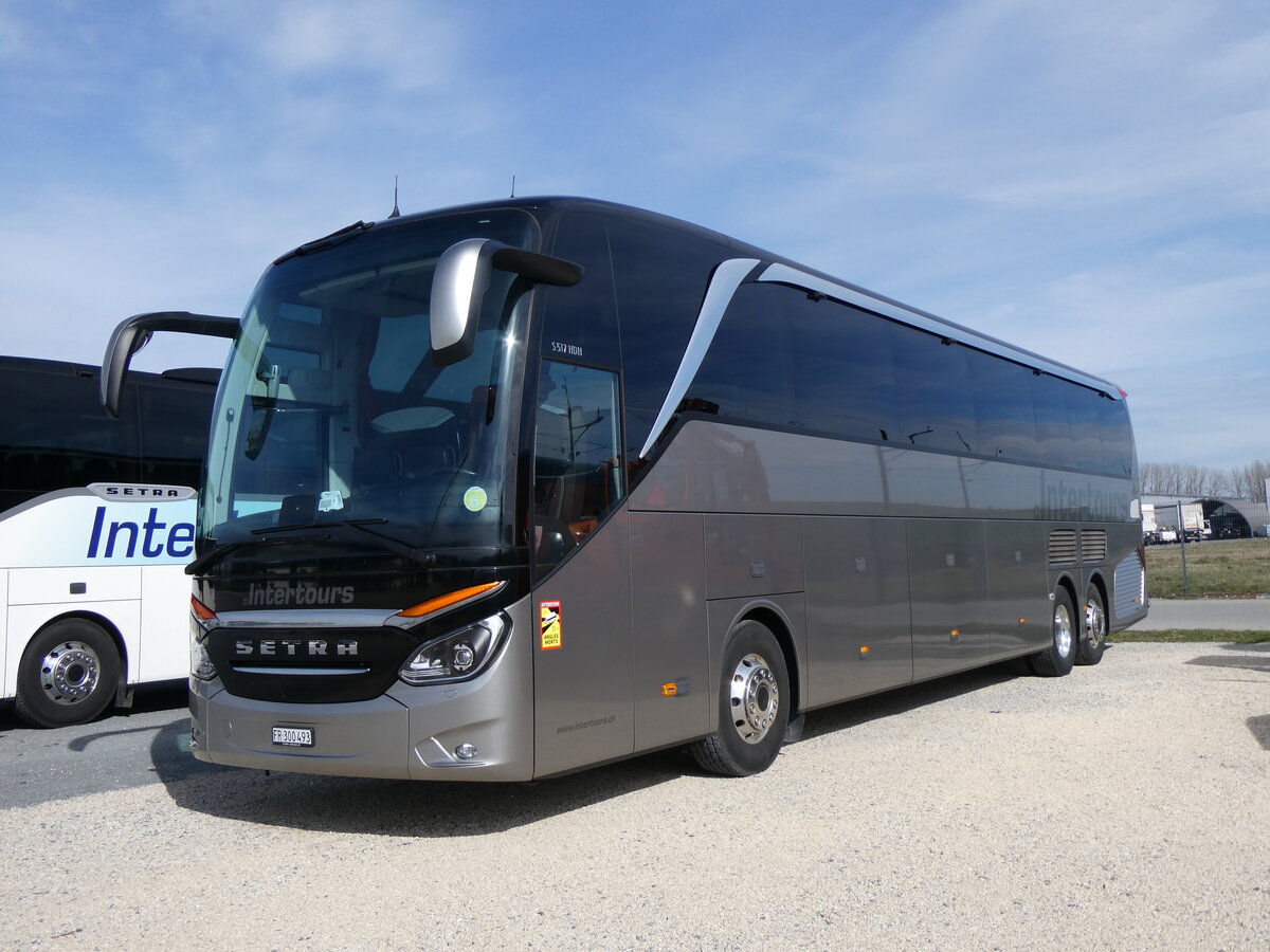(259'883) - Intertours, Domdidier - FR 300'493 - Setra am 2. M�rz 2024 in Domdidier, Garage