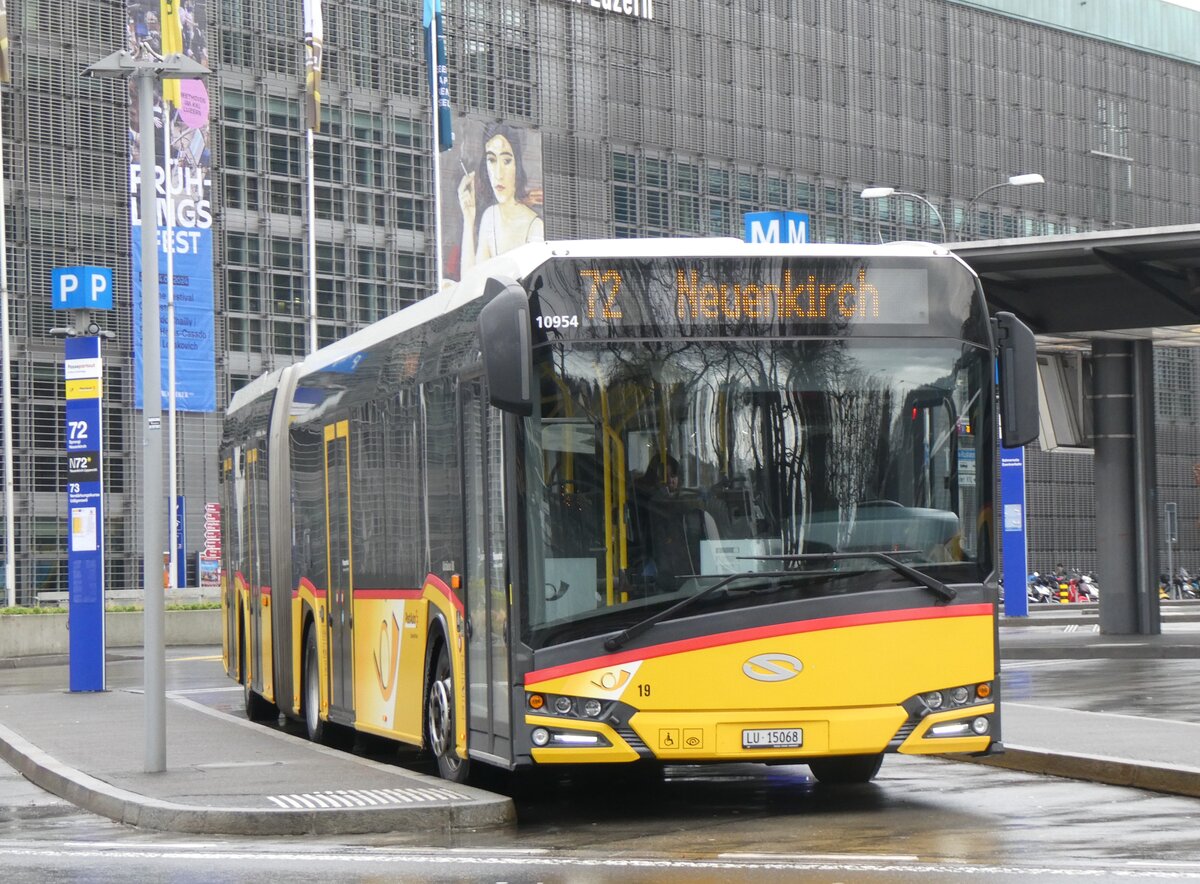 (260'260) - SB Trans, Sursee - Nr. 19/LU 15'068/PID 10'954 - Solaris am 12. M�rz 2024 beim Bahnhof Luzern