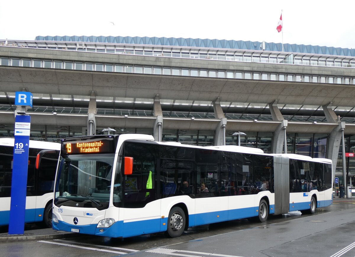 (260'284) - VBL Luzern - Nr. 175/LU 15'092 - Mercedes am 12. M�rz 2024 beim Bahnhof Luzern