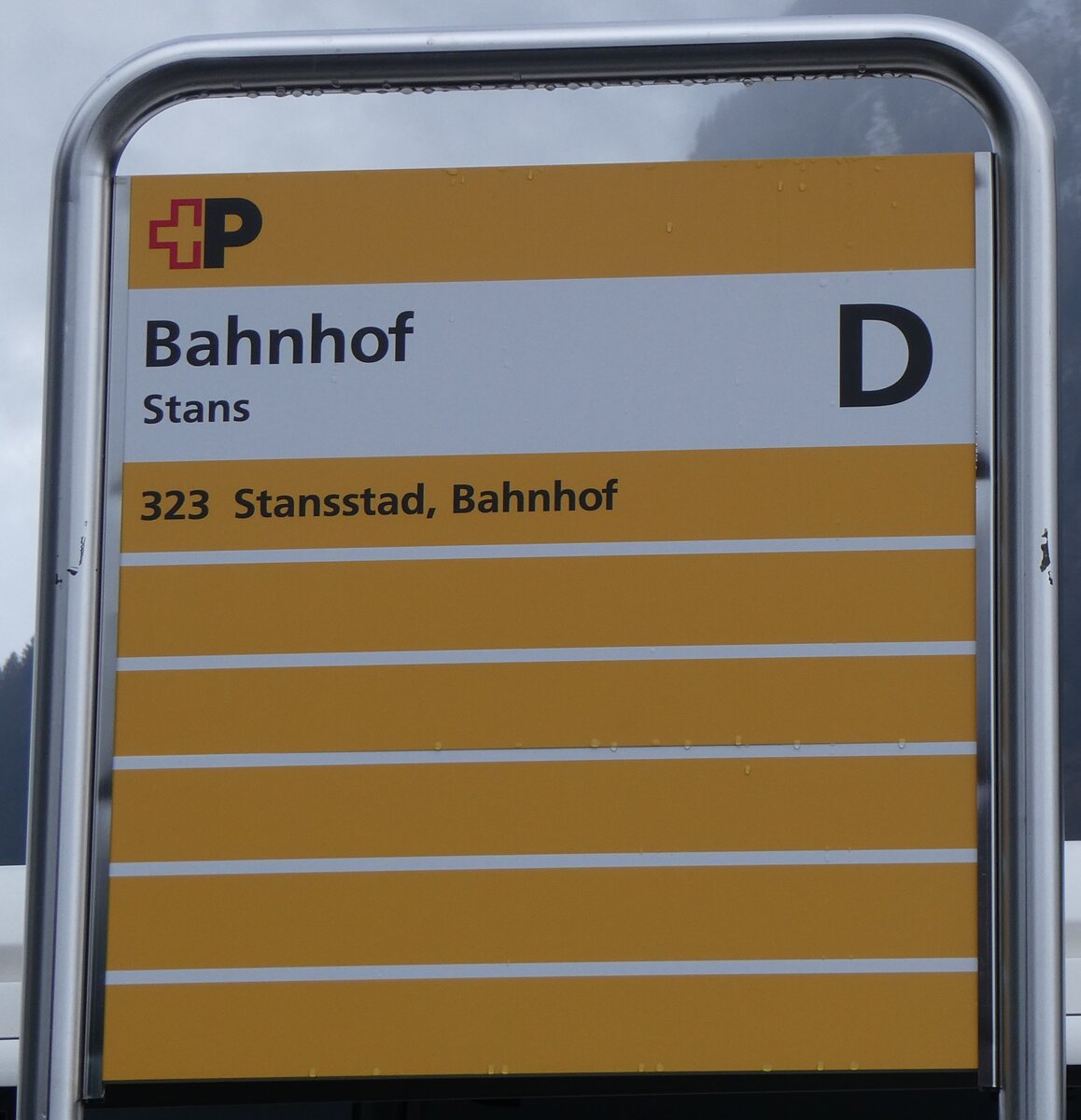 (260'293) - +P-Haltestellenschild - Stans, Bahnhof - am 12. M�rz 2024