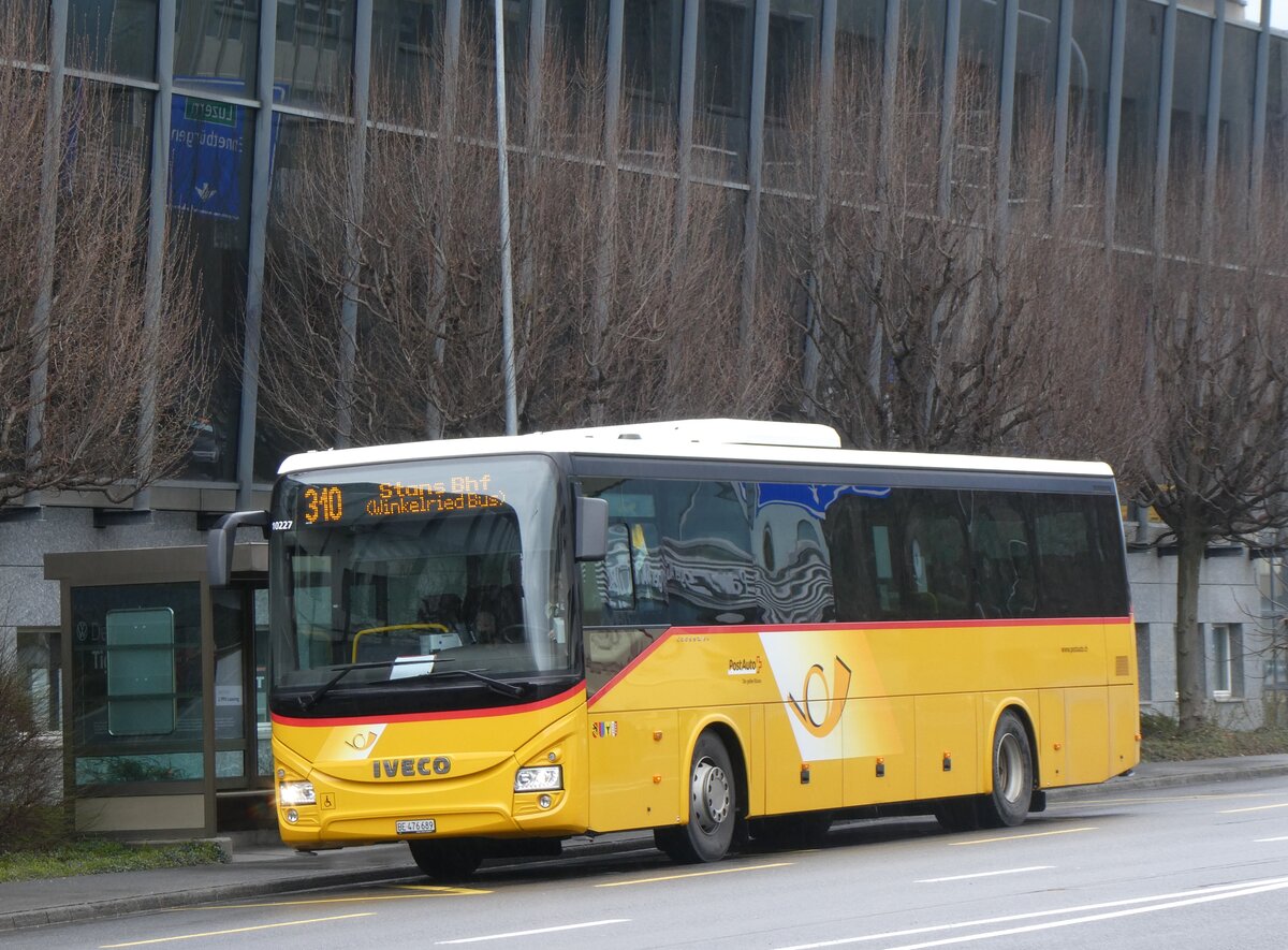 (260'301) - PostAuto Bern - BE 476'689/PID 10'227 - Iveco am 12. M�rz 2024 in Stans, Kreuzstrasse