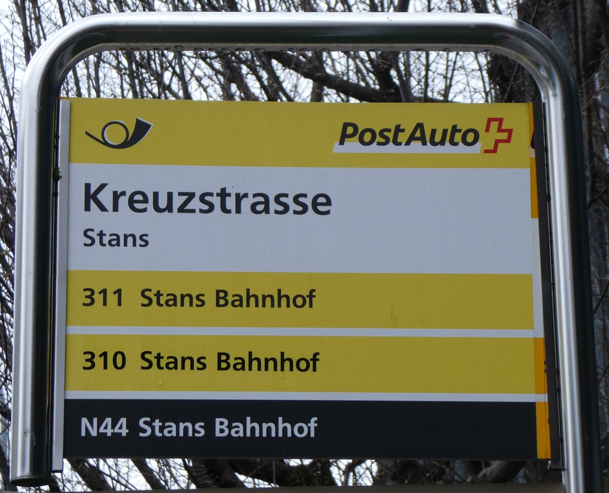 (260'302) - PostAuto-Haltestellenschild - Stans, Kreuzstrasse - am 12. M�rz 2024